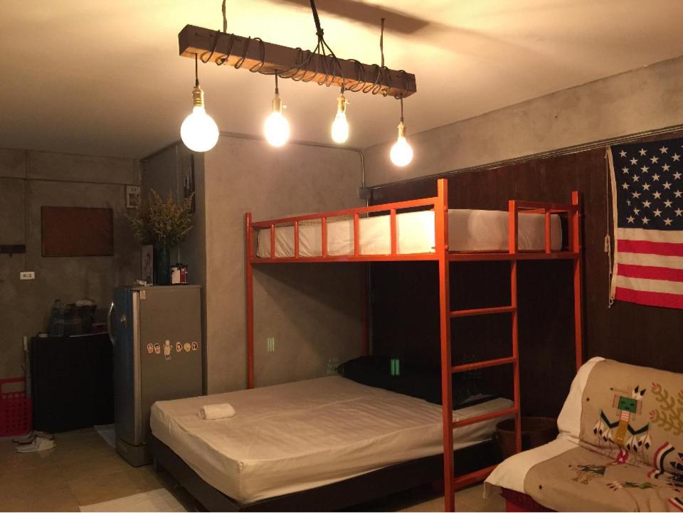 Renovated Loft Style Condo Bangkok Exteriör bild
