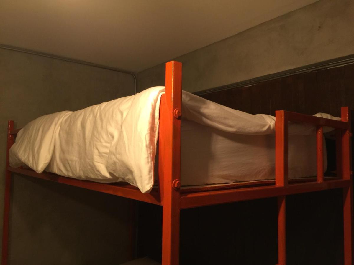 Renovated Loft Style Condo Bangkok Exteriör bild