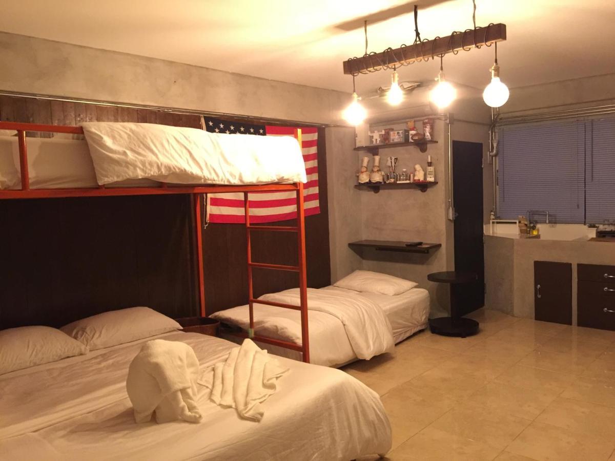 Renovated Loft Style Condo Bangkok Exteriör bild