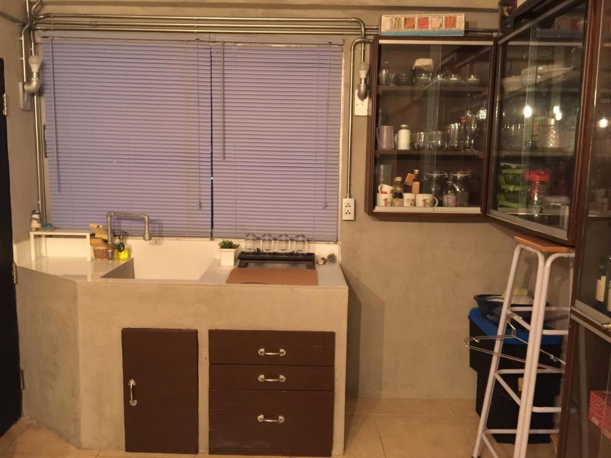 Renovated Loft Style Condo Bangkok Exteriör bild