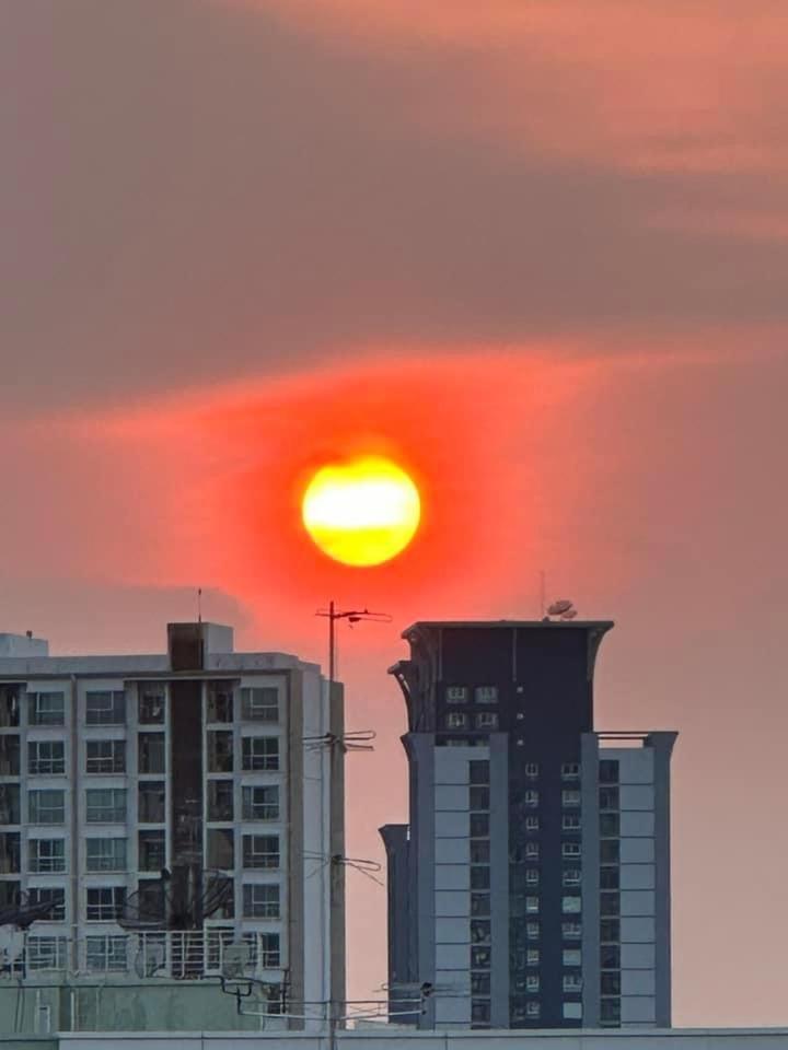 Renovated Loft Style Condo Bangkok Exteriör bild